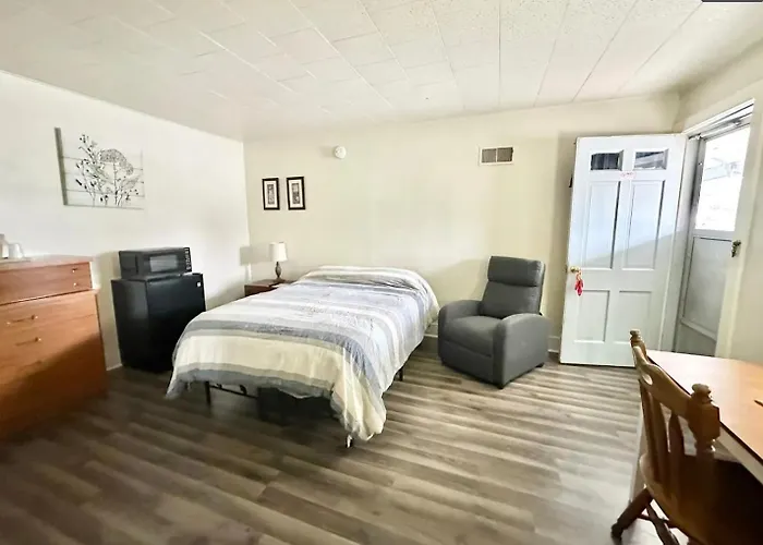 Flora Motel 2*