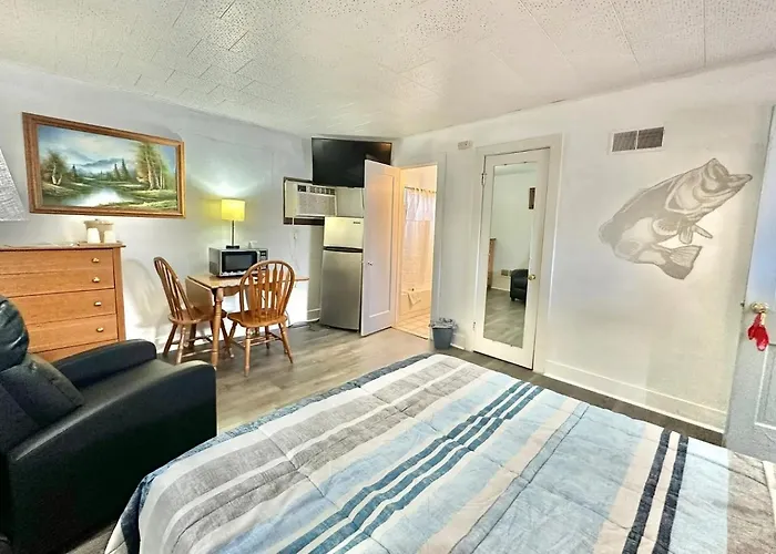 Flora Motel 2*